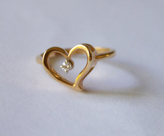 Vintage 14k Yellow Gold Natural Diamond Heart Ring Size 6